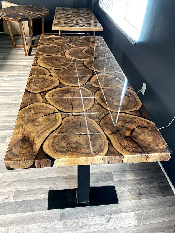 Rectangle dining stump pattern table
